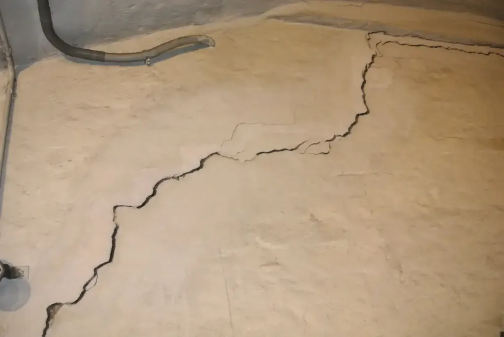 Posedkovne Razpoke Klet Stena