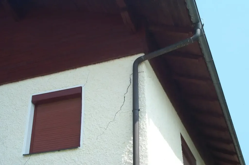 Razpoke Zidovje Posedki Hiša