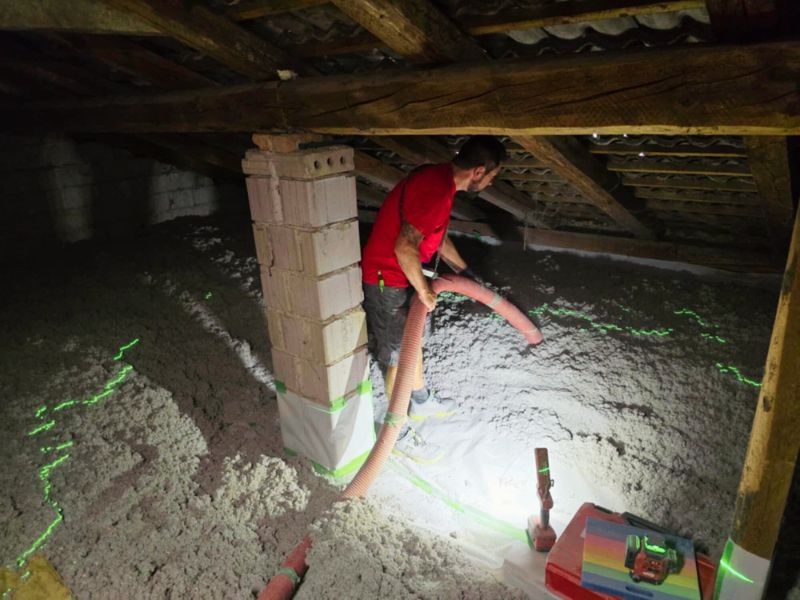 vpihovanje celulozne izolacije