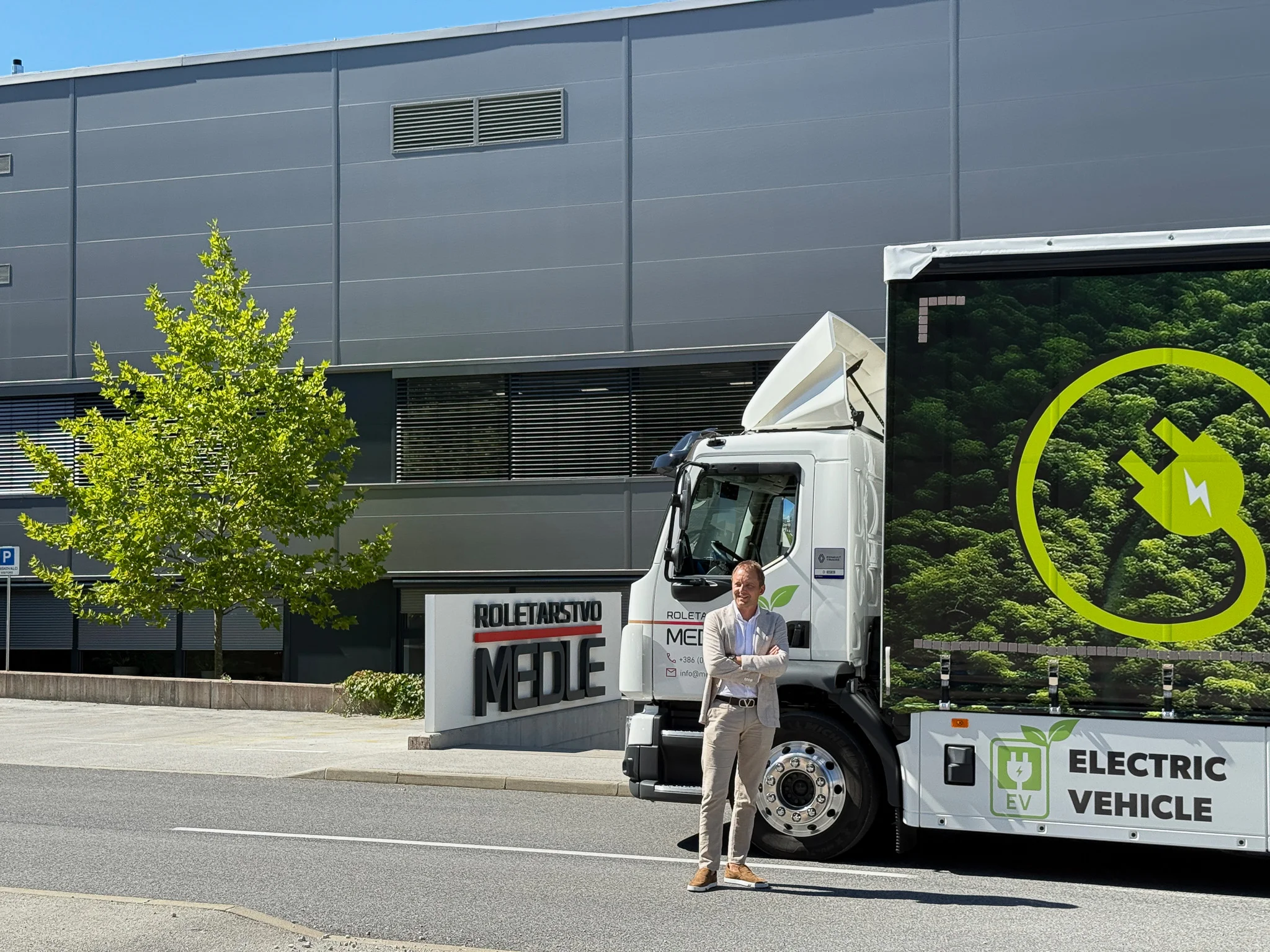 Roletarstvo Medle električno tovorno vozilo 2025 Roletarstvo Medle Elektricno Vozilo Pred Podjetjem 2025