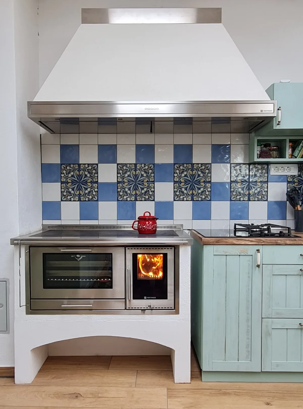 Rustikalna Kuhinja S Pertigner Stedilnikom Na Drva Kranj 1920