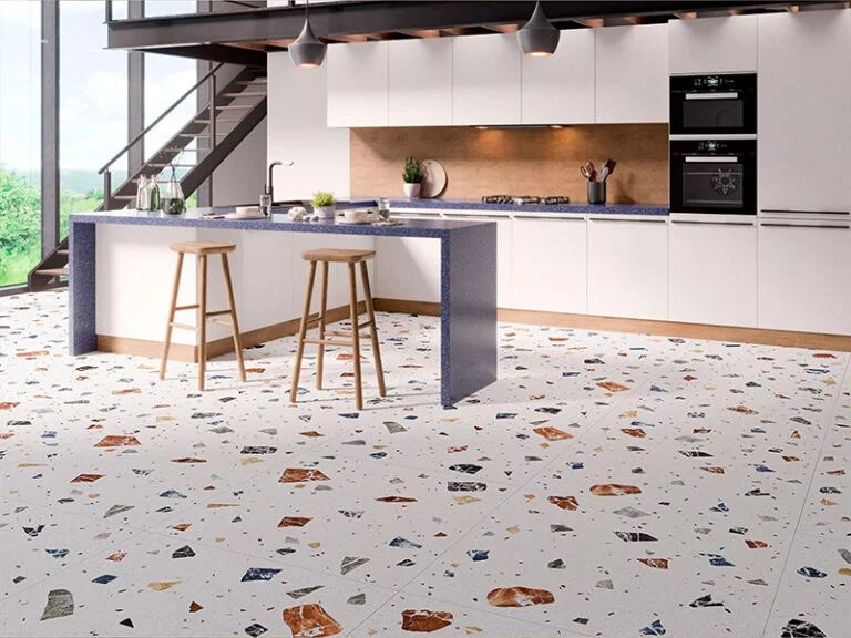Barvite terrazzo ploščice dajejo kuhinji igriv in sodoben značaj. Teraco Ploscice Kuhinja