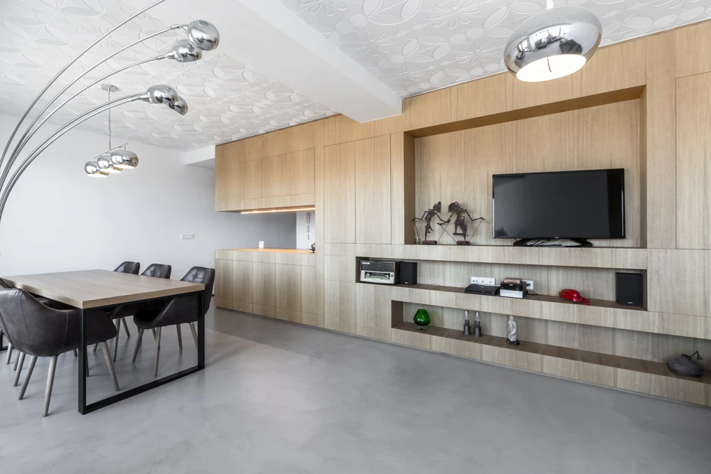 Mikrocement CEMENTEC – moderna dnevna soba s talno oblogo brez fug Mikrocement CEMENTEC – moderna dnevna soba s talno oblogo brez fug