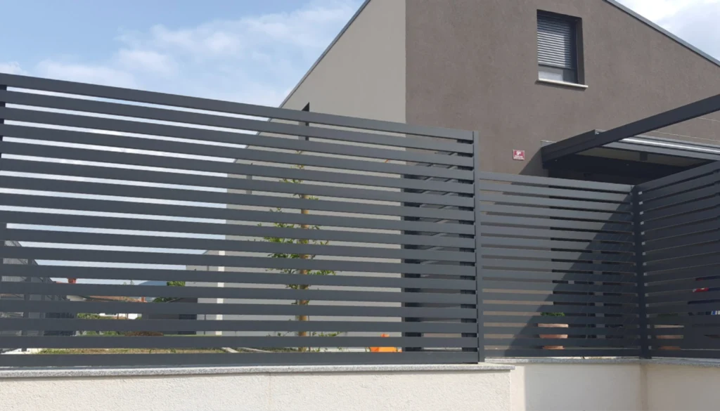 Alu Late Ograja Horizontalne Letvice Moderna Hisa